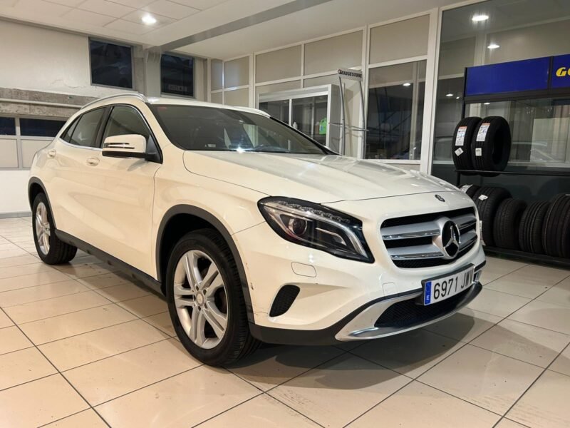 MERCEDES-BENZ GLA 200D STYLE