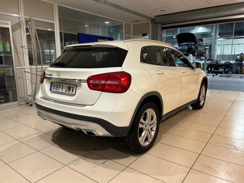 MERCEDES-BENZ GLA 200D STYLE