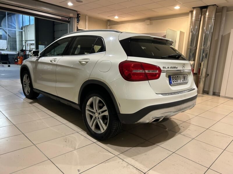 MERCEDES-BENZ GLA 200D STYLE