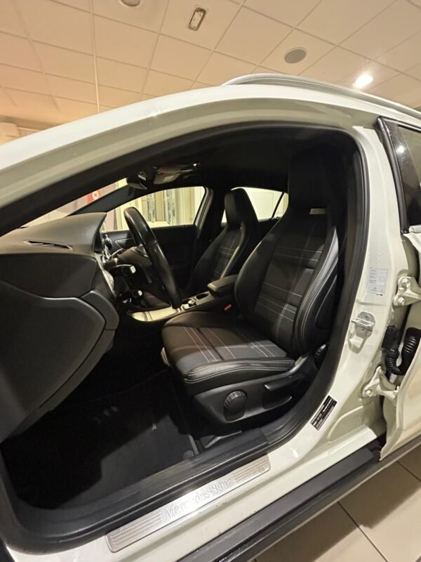 MERCEDES-BENZ GLA 200D STYLE