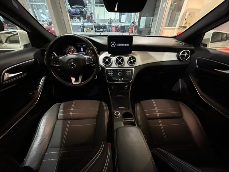 MERCEDES-BENZ GLA 200D STYLE