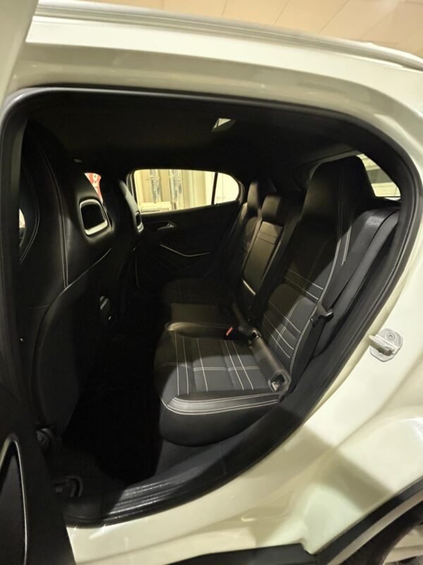 MERCEDES-BENZ GLA 200D STYLE